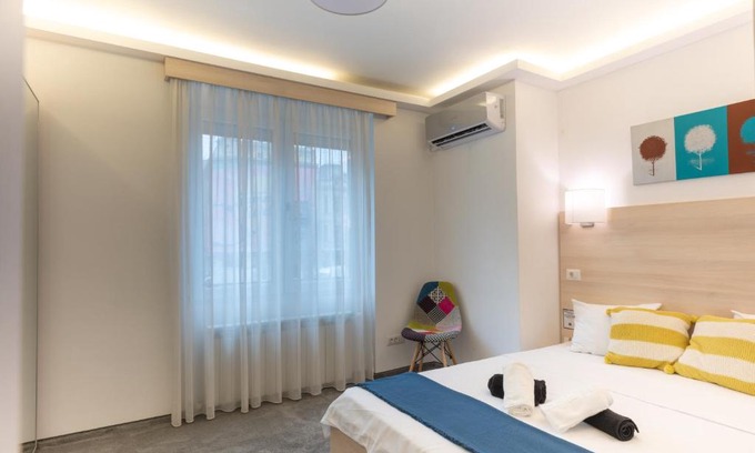 Bucharest City-Centre Apartment | MBM Studio Piata Romana Square