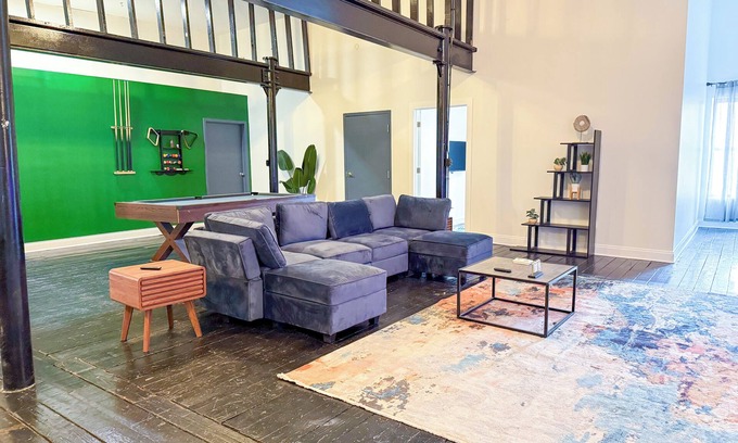 Near South Side Apartment | McCormick Pl HUGE 5Br with Pool table/Optional parking/sleeps 12