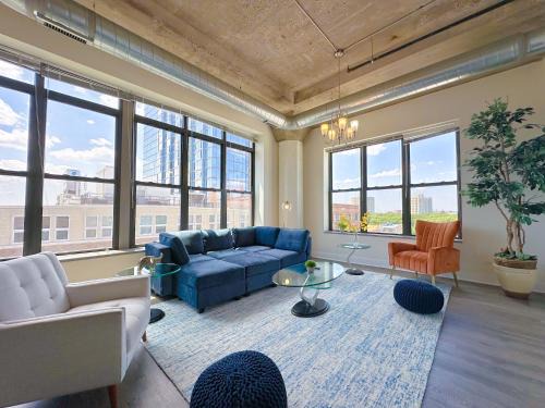 Near South Side Apartment | McCormick Place Luxurious and Spacious 3BR in Downtown Chicago with Optional Parking Sleeps 10 guests