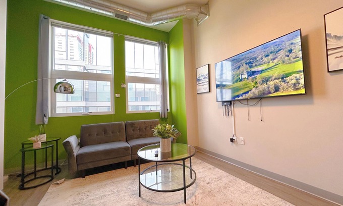 Near South Side Apartment | McCormick Place Oasis with Optional Parking/Patio/Gym/sleeps 6