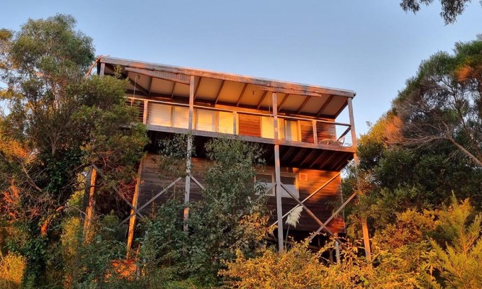 McCrae House | McCrae Hilltop Retreat, Views of Bay & Lighthouse