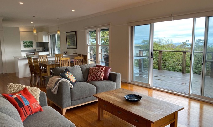 McCrae House | McCrae, the perfect stay. Short walk to beach plus beautiful bay views