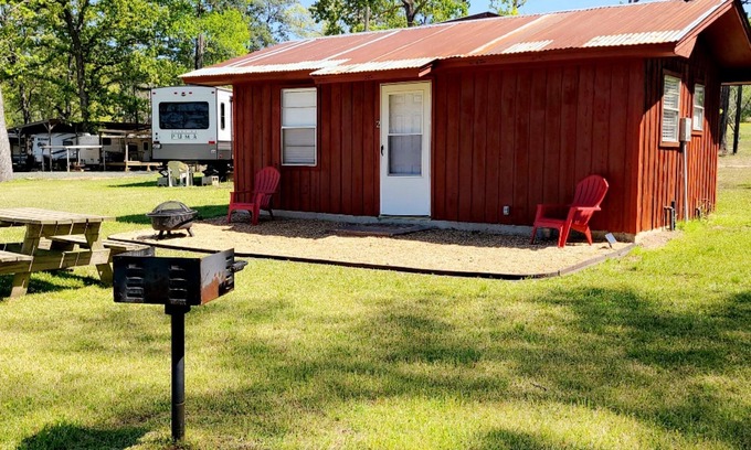 Hemphill Cabin | McGee's Landing Cabin 2 on Toledo Bend Lake. Lakefront! Pet Friendly!