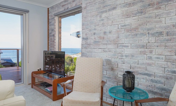 Malua Bay House | McKenzies Clifftop on Illabunda Drive