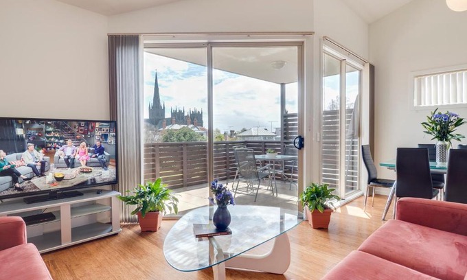 Geelong Apartment | McKillop Geelong by Gold Star Stays