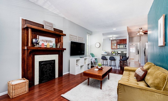 Downtown St. Louis House | McKinley Heights Duplex: By StayStLouis
