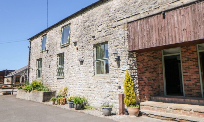 Buxton Cottage | MEADOW VIEW, family friendly, character holiday cottage in Buxton