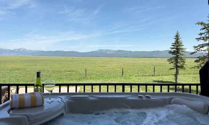 Island Park Cabin | Meadows Edge*Free Wifi & Satellite, Hot Tub, AC, 4Br, 23 Miles to Yellowstone
