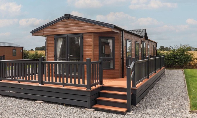Great Hatfield Cottage | MEADOWS PARK 4, family friendly, with hot tub in Hornsea
