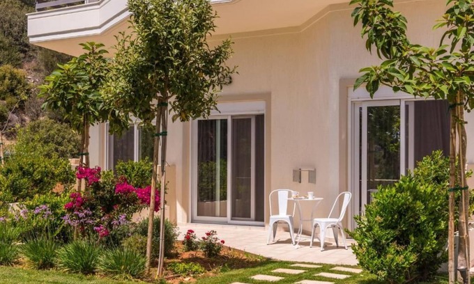 Gialos Bed & Breakfast | Mear Luxury Apartments and Studios