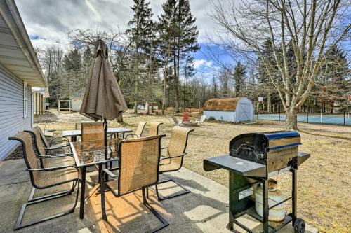 Silver Lake House | Mears Abode with Pool Access, Near Silver Lake!