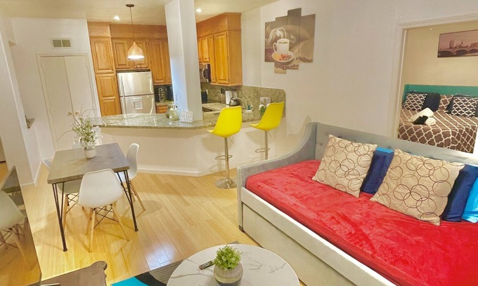 Astrodome Apartment | Med 2BDR 2Bth 2 KgBD NRG DT Zoo Galleria Pool 4KTV