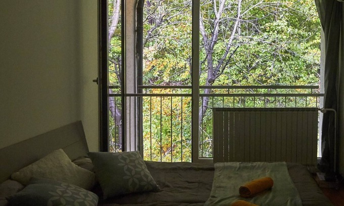 Ljubljana Bed & Breakfast | Meditative room with forest view