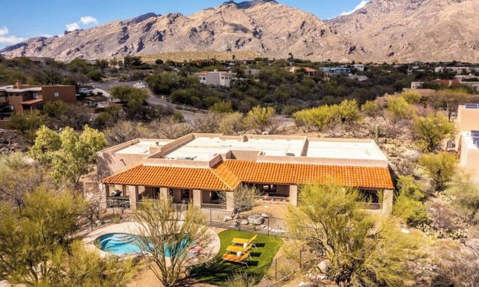 Cimarron Foothills Estates Villa | Mega Fun Desert Villa w Pool, Cinema, Arcade, Spa