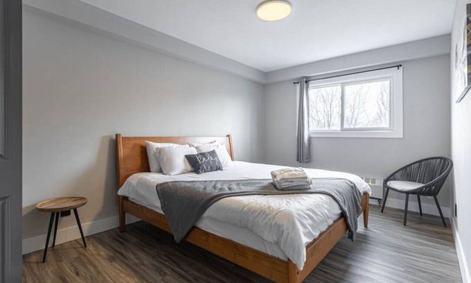 Kitchener Apartment | Meinzinger 11 · 3BD Apt w/King - Close to Highways-w/Free Parking