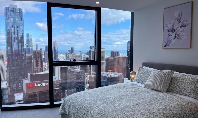 Melbourne Central Business District Apartment | Melbourne CBD 2B2B1S with City & Sea Views