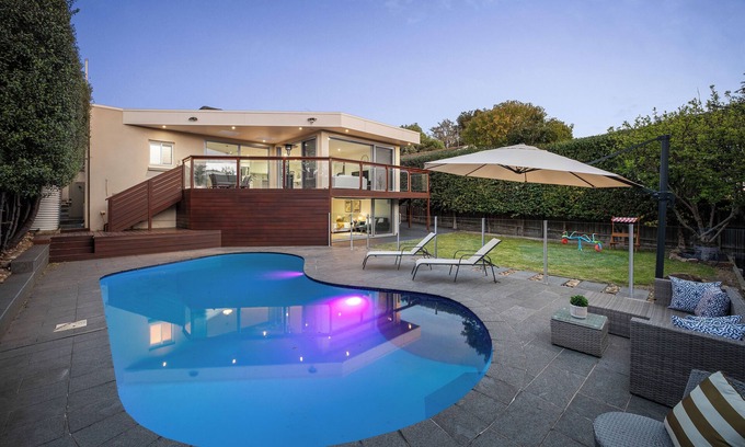 Ashwood House | Melbourne Spacious 4-bedroom Poolside comfort for the whole family