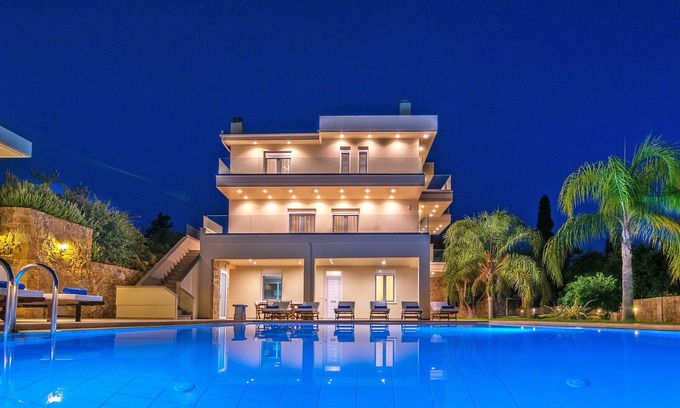 Souda Villa | Melitini Villa, Large modern villa,next to beach