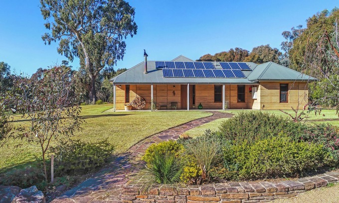 Mansfield House | Melliodora - Relax, Unwind & Recharge