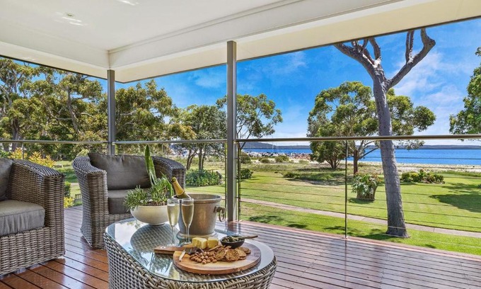 Corlette House | Memories on the Beachfront