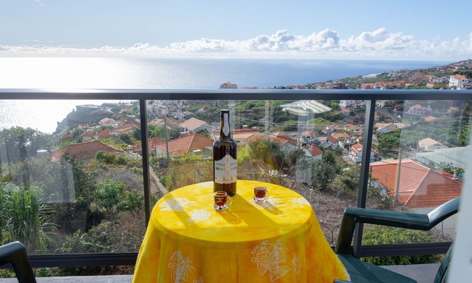 Estrela da Calheta House | Menezes House with view, Sunrise & Sunsets !.