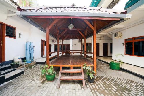 Surabaya Hotel | Merapi Inn Syariah by ecommerceloka