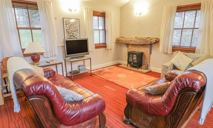 Prestonpans Cottage | MERCAT COTTAGE, pet friendly in Cockenzie And Port Seton