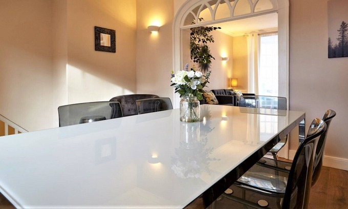 Bristol Villa | Meredith Way 2 Bedrooms Apartment