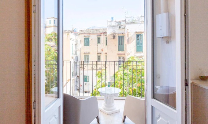 Corso dei Mille - Sant'Erasmo Bed & Breakfast | Merlo House - Inside the historical center