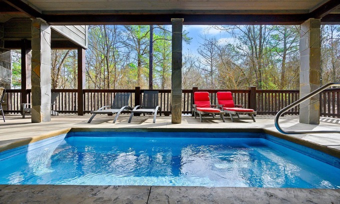 Broken Bow Cabin | Merlot Mountain: Couples Cabin w/Pool & Spa