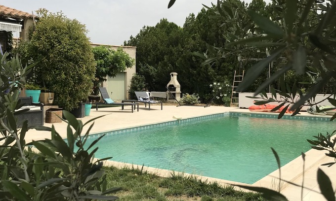 Carpentras House | Mes 3 Oliviers, quiet house with swimming pool