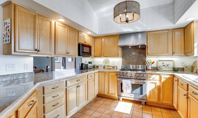 Palisade Cottage | 'mesa View House' w/Hot Tub: Walk to Winery!