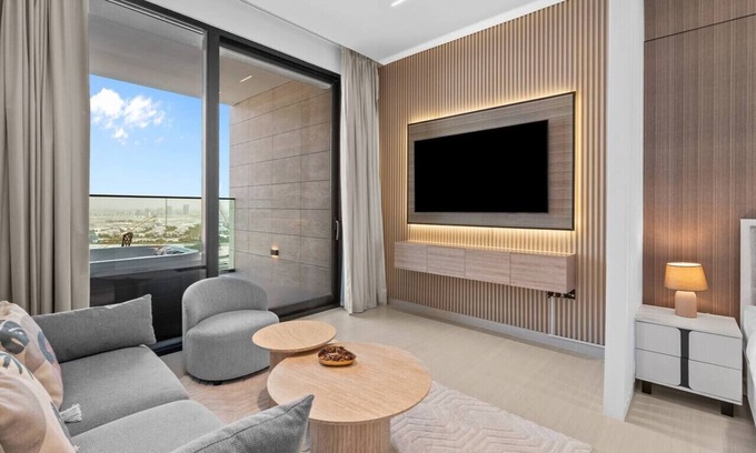 Downtown Dubai Apartment | Mesmerizing Canal View Studio with private Jacuzzi