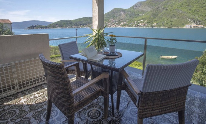Lepetane Apartment | Mesmerizing Studio Flat near Kotor Bay in Tivat