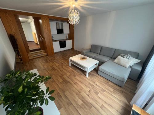 Tiefenbroich Apartment | Messenahe Moderne Zwei-Zimmer-Wohnung 42qm
