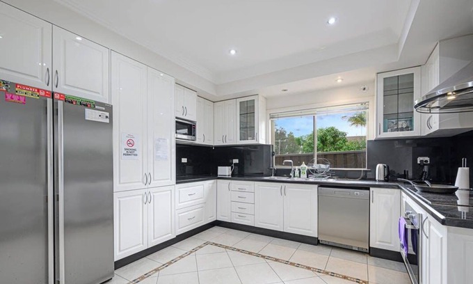 Parramatta House | MetaWise Parramatta Cozy Room with Ensuite WIFI