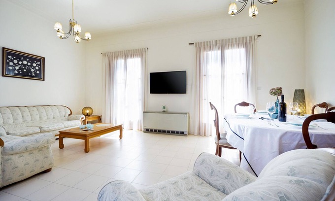 Old Town House | Metropolis House, 3 BD, 2 BA