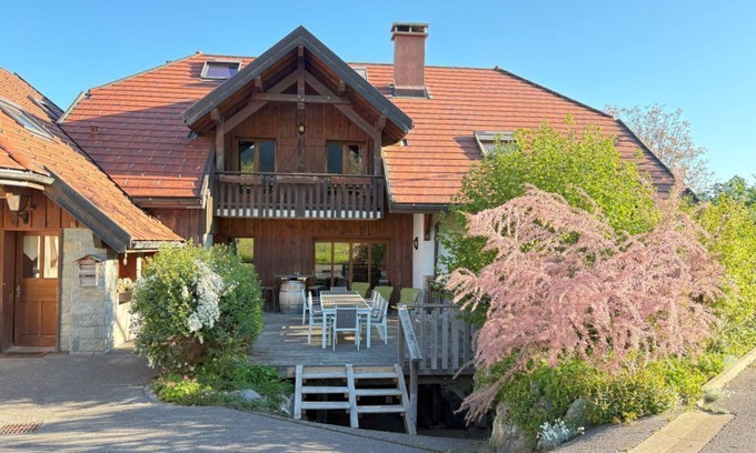 Saint-Eustache Ski Chalet | Meublé sur les Hauteurs du lac D'annecy, Idéal Pour les Familles