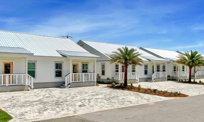 Mexico Beach House | Mexico Beach Cottage - Steps from the Beach!