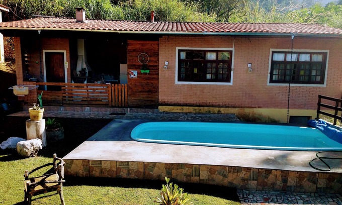 Mairipora Ski Chalet | Mezzanine space! barbecue, pizza oven, wood-burning stove, swimming pool.