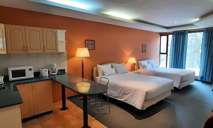 La Carolina House | MH Family Suite in the best area of the city (2 Queen beds)