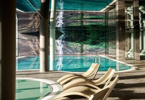 Szklarska Poreba Apartment | Miło Mi w górach - budynek główny hotelu z basenami i saunami
