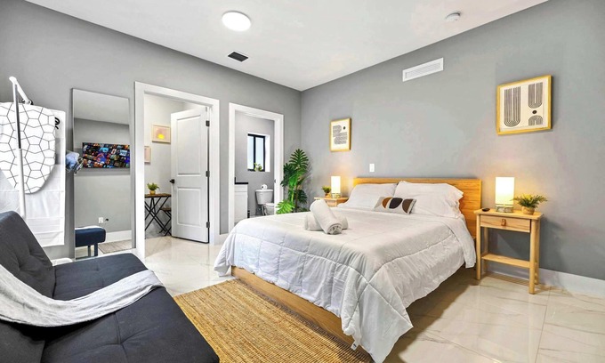Liberty City Apartment | Miami Studio | 8 Min to Wynwood