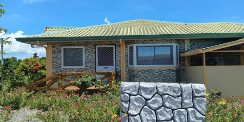Bolinao House | Michael's Homestay - Farm Villa near Patar Beach & Bolinao Falls