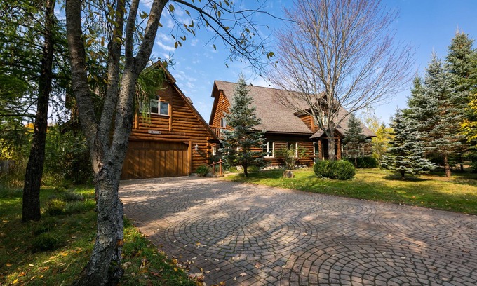 Michaywe House | Michaywe Log Home, Perfect For Large Groups