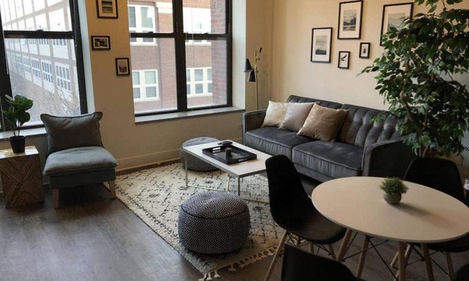 Near South Side Apartment | Michigan avenue 2br2ba with Optional parking 303