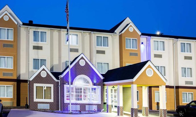 South Charleston Hotel | Microtel Inn by Wyndham Charleston South