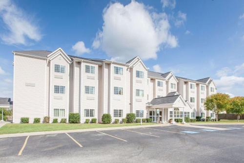 Rogers Hotel | Microtel Inn by Wyndham Rogers