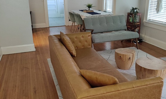 Lakeland House | Mid Century Bungalow Minutes from Downtown