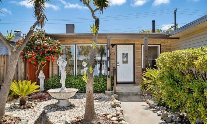 East San Mateo House | Mid Century Garden View Home Parking